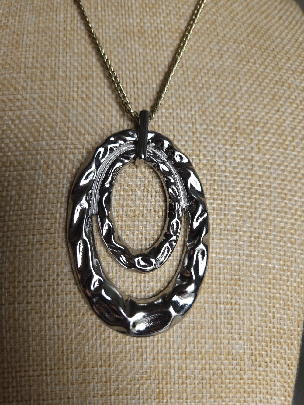 Elegant Double Oval Pendant Necklace in Metallic Silver